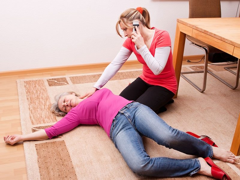 اقدامات اولیه به هنگام حمله قلبی