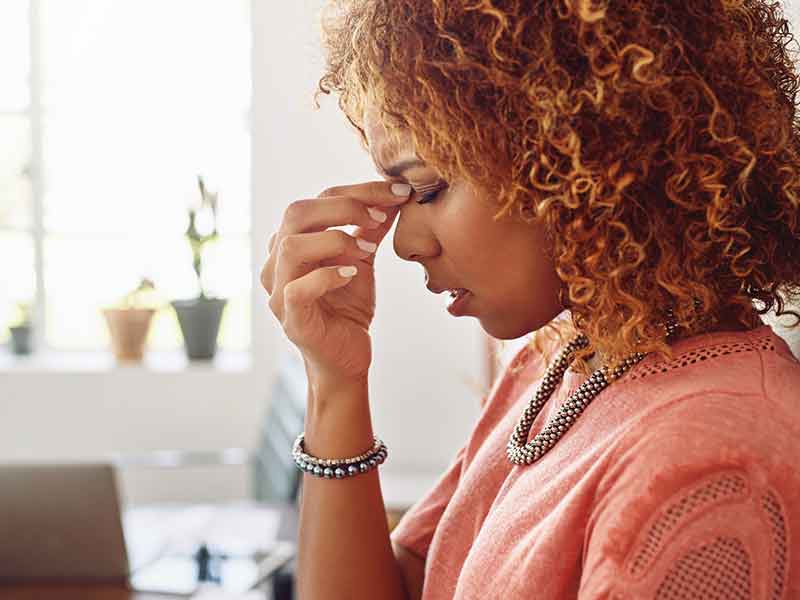 راه های طبیعی برای تسکین درد میگرن