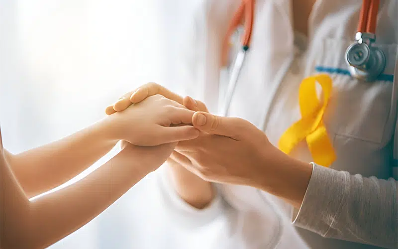 کمبود کدام ویتامین باعث افزایش احتمال سرطان می‌شود؟