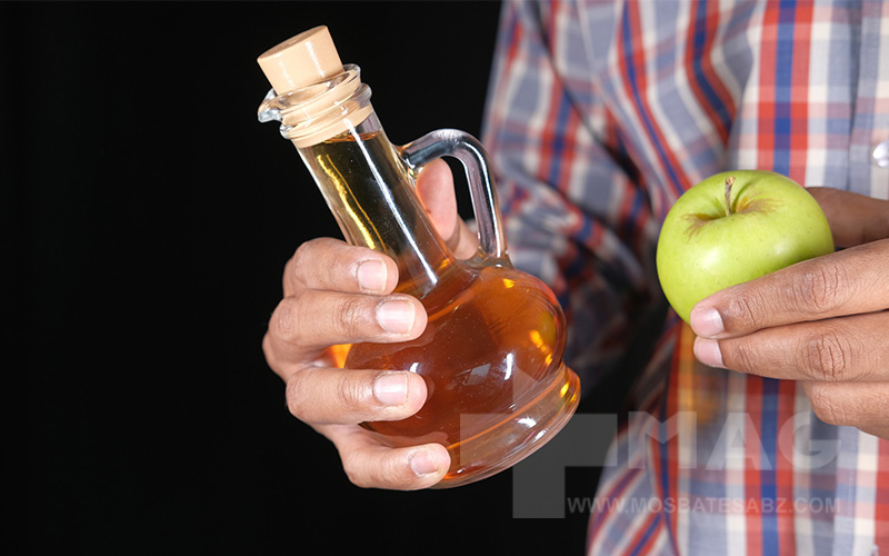 چه کسانی نباید سر‌که سیب بخورند