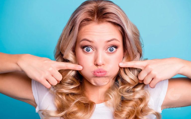 چه غذاهایی باعث پف صورت میشود